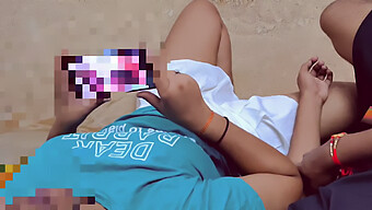 Suman, Uma Jovem Indiana, É Pega Assistindo Pornô Por Seu Meio-Irmão E Convidada Para Se Envolver Em Atividades Sexuais.